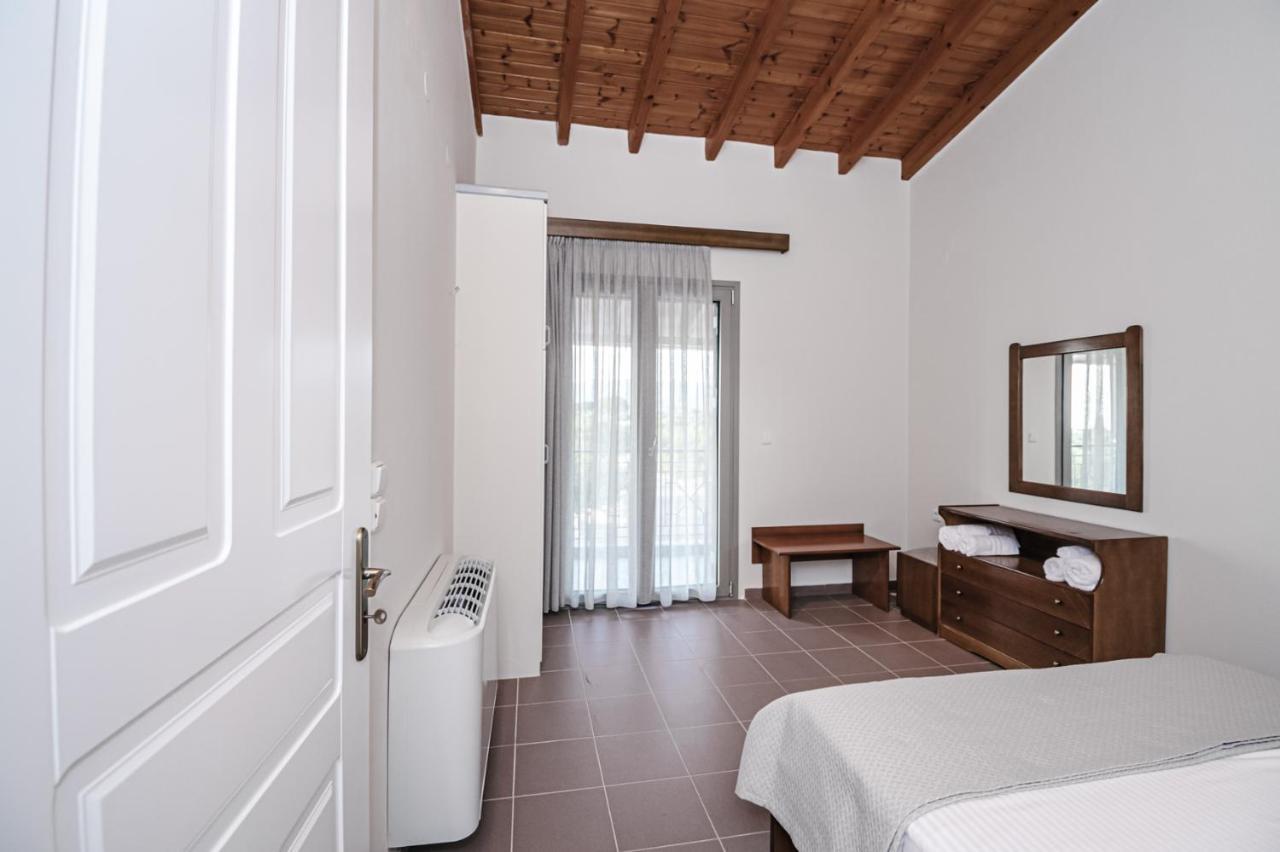 Terra Helios Suites & Studios Kyparissia Rum bild