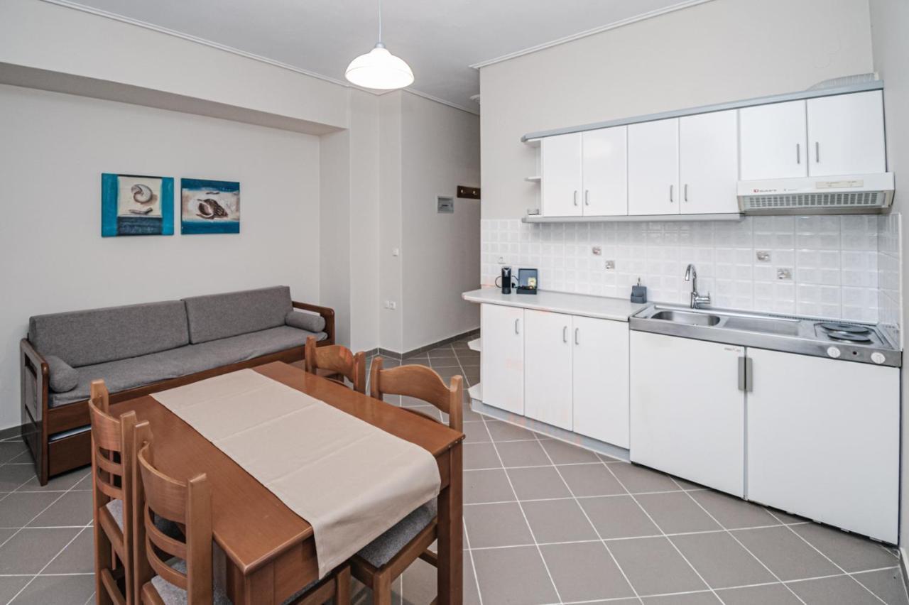 Terra Helios Suites & Studios Kyparissia Rum bild