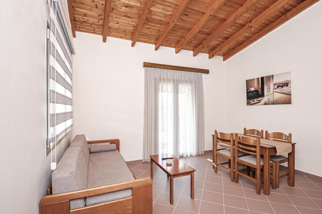 Terra Helios Suites & Studios Kyparissia Exteriör bild