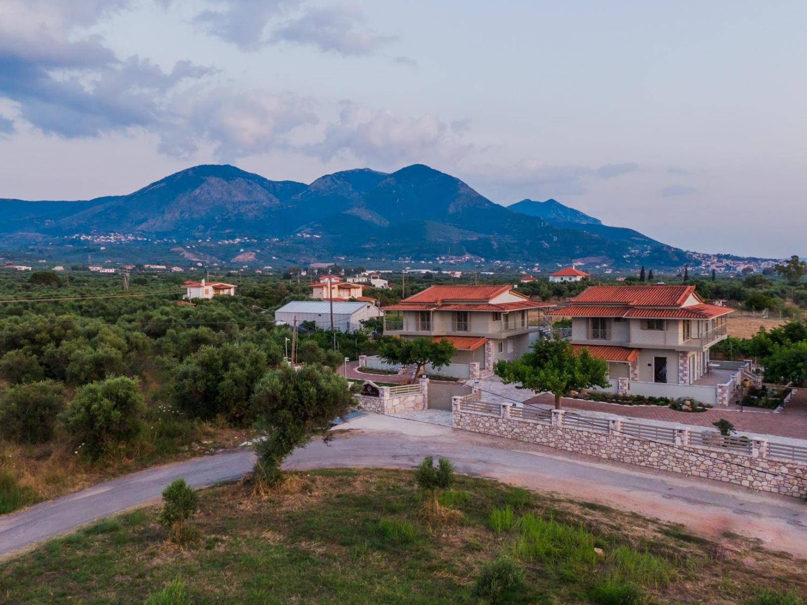 Terra Helios Suites & Studios Kyparissia Exteriör bild