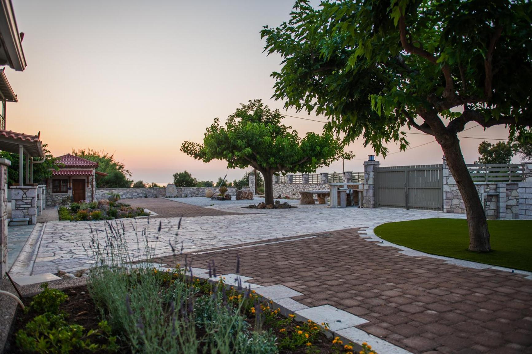 Terra Helios Suites & Studios Kyparissia Exteriör bild
