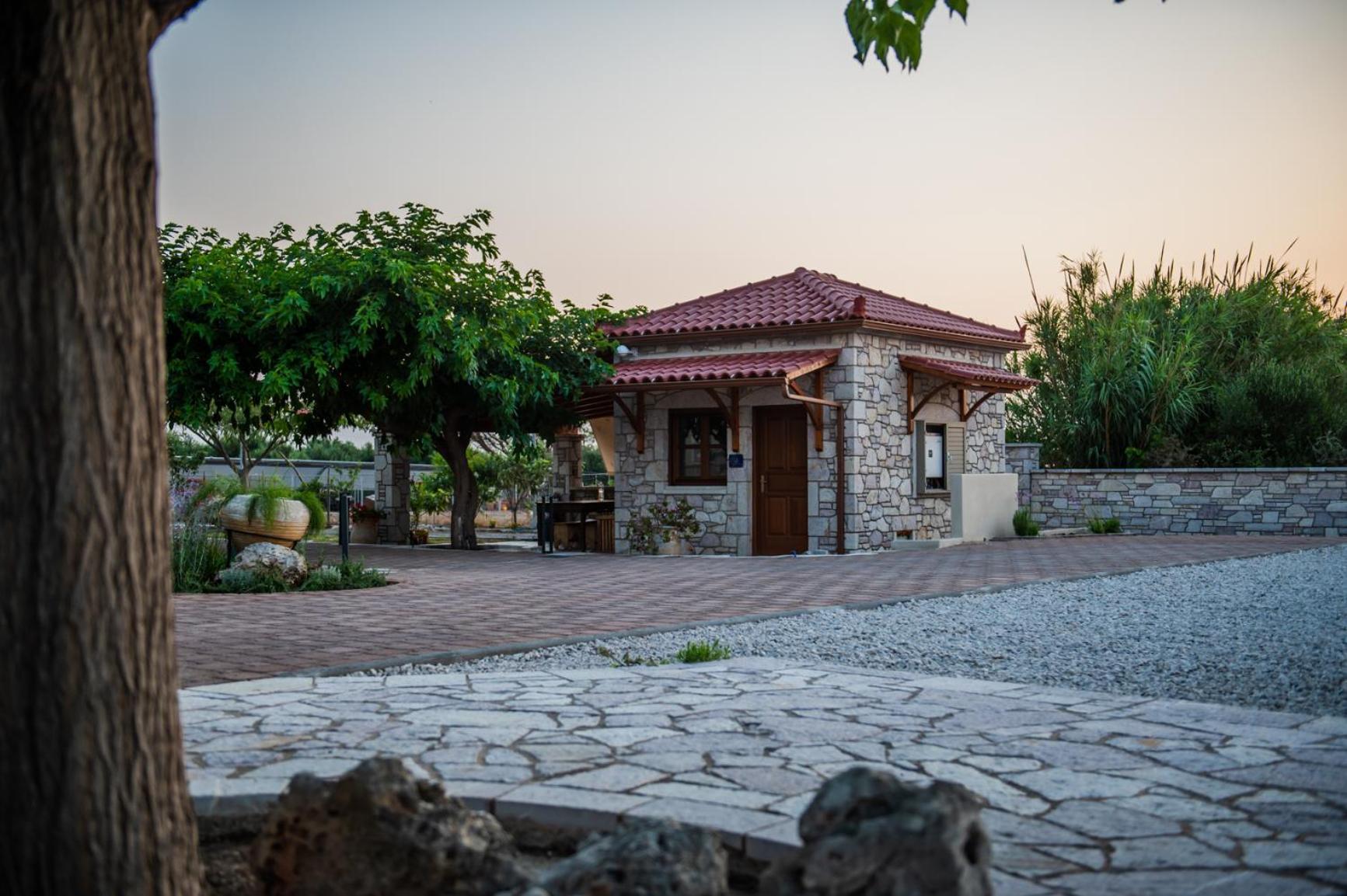 Terra Helios Suites & Studios Kyparissia Exteriör bild