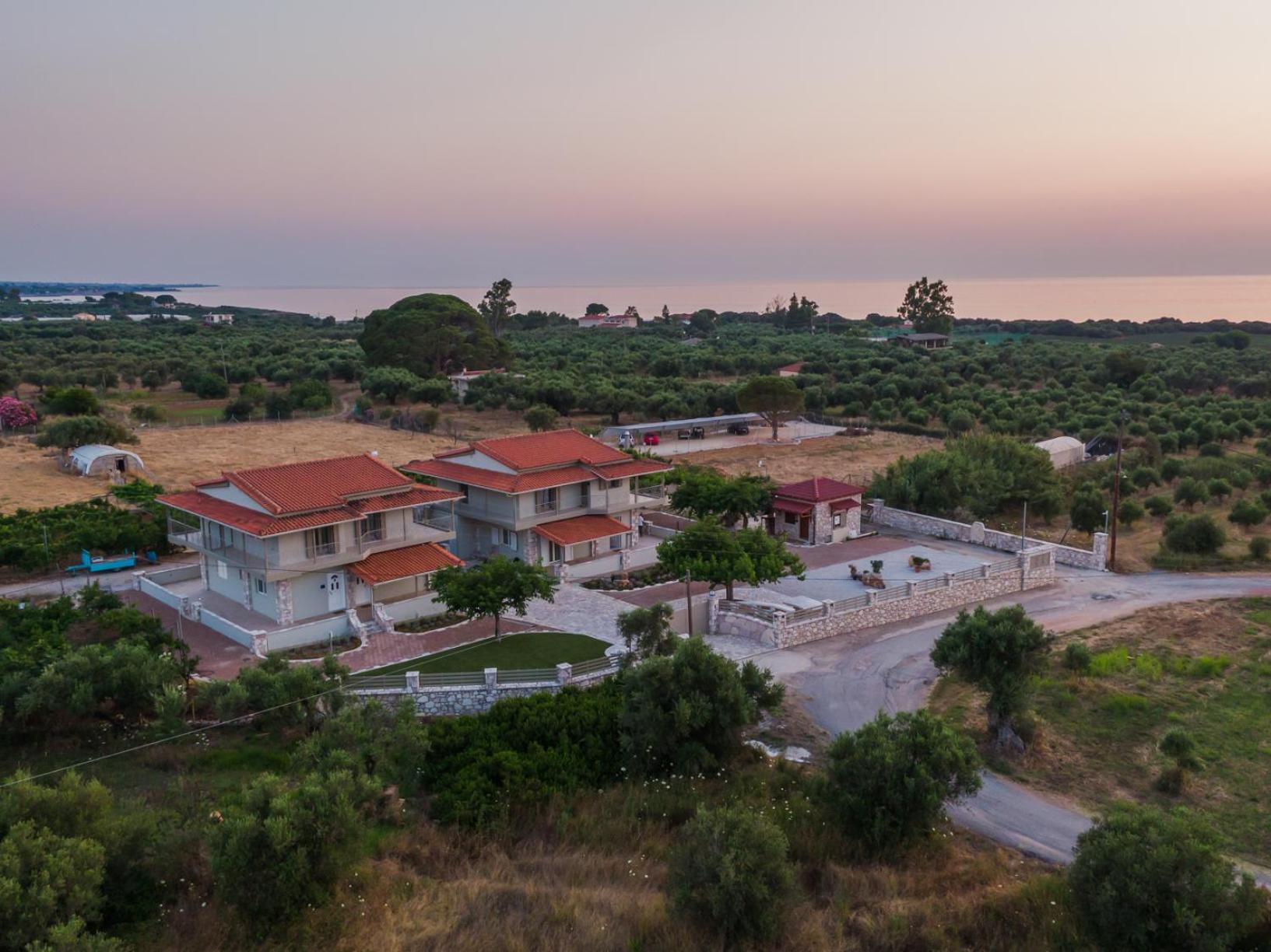 Terra Helios Suites & Studios Kyparissia Exteriör bild