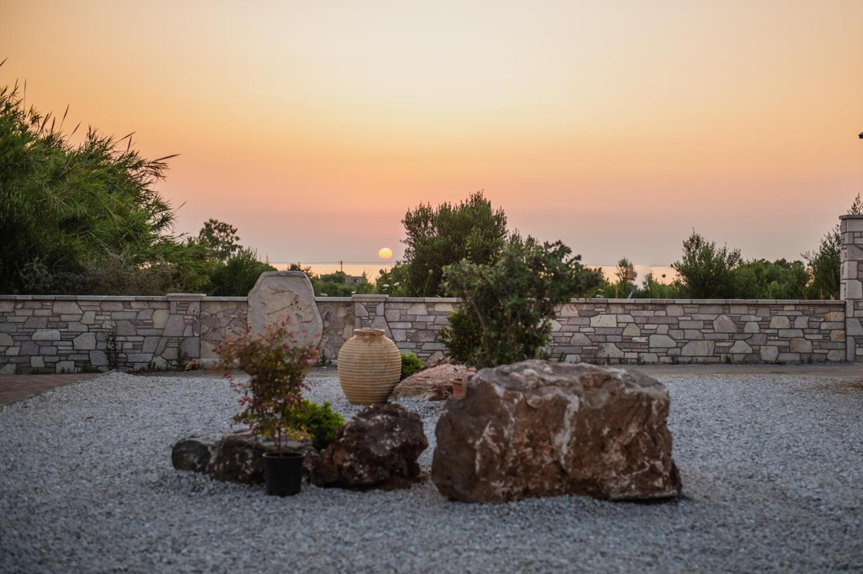 Terra Helios Suites & Studios Kyparissia Exteriör bild