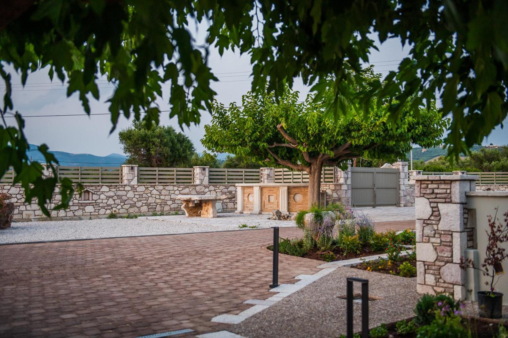 Terra Helios Suites & Studios Kyparissia Exteriör bild