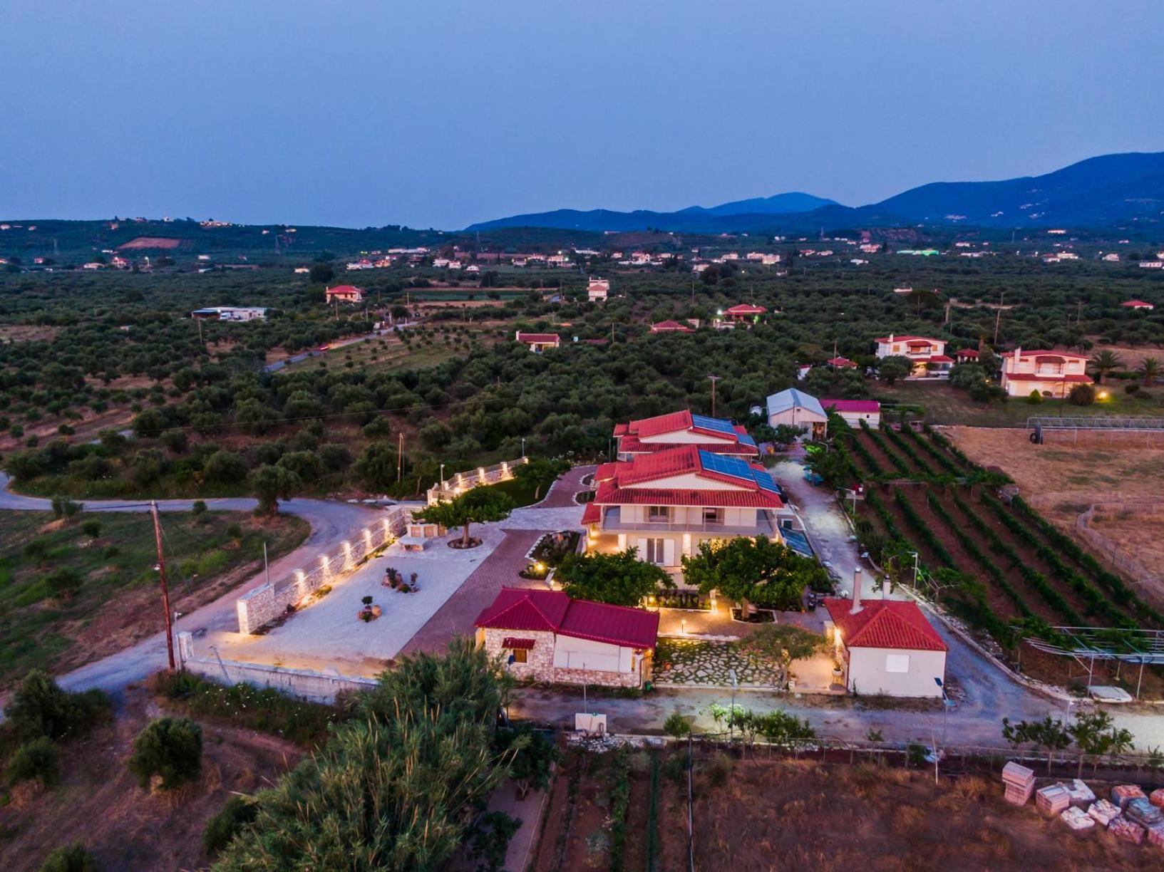 Terra Helios Suites & Studios Kyparissia Exteriör bild