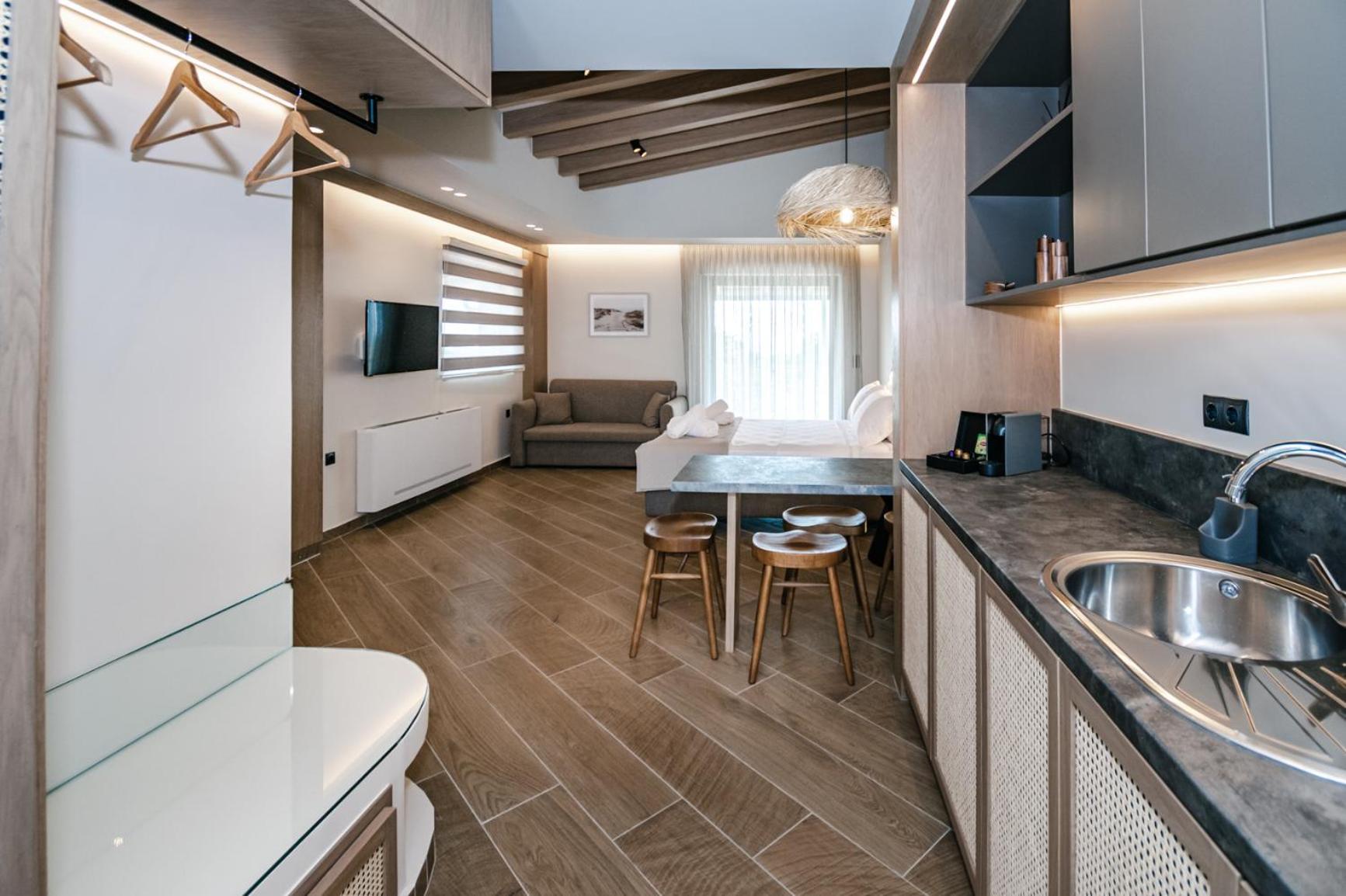 Terra Helios Suites & Studios Kyparissia Rum bild