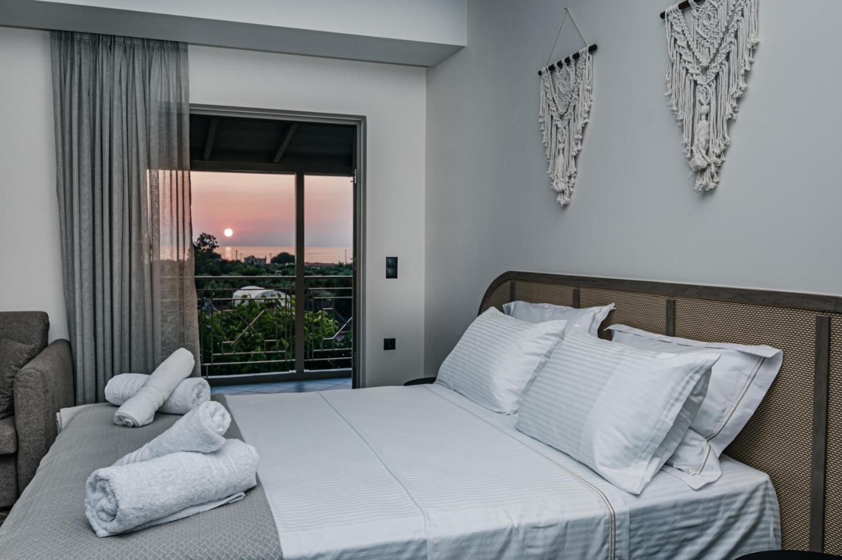 Terra Helios Suites & Studios Kyparissia Rum bild