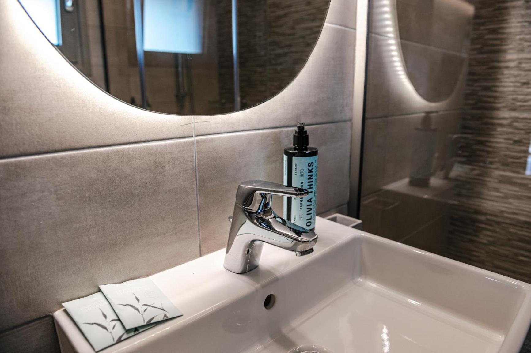 Terra Helios Suites & Studios Kyparissia Rum bild