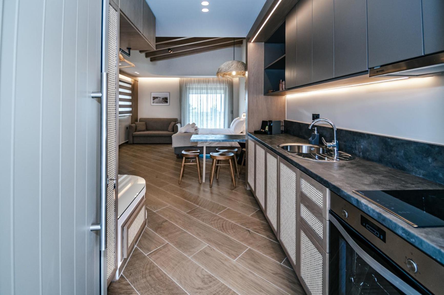 Terra Helios Suites & Studios Kyparissia Rum bild